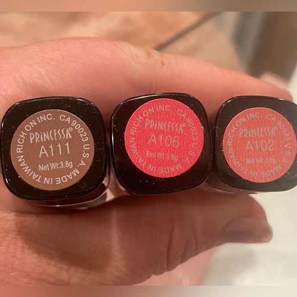 MUSHROOM LIPSTICK - Picture 3 of 3